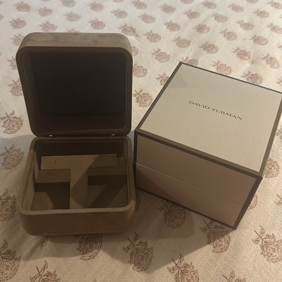 David Yurman earring box - Picture 3 of 4
